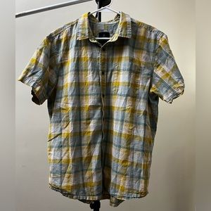 Men’s prana button down short sleeved shirt. Multi colored size Large